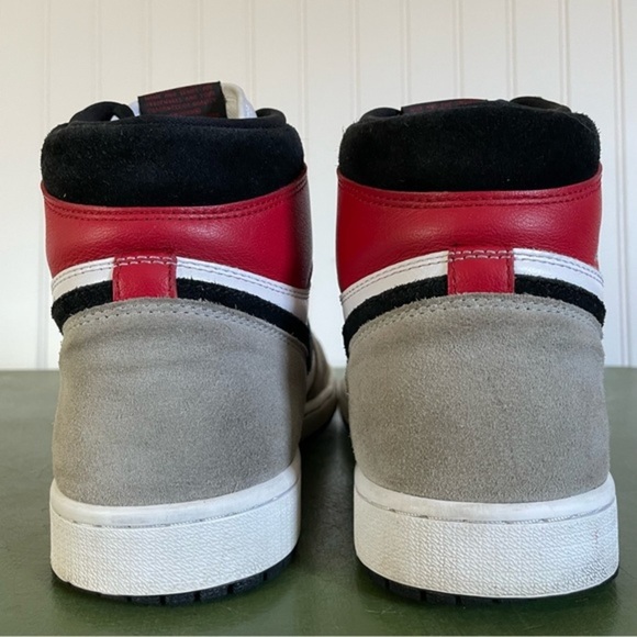 Nike Air Jordan 1 Retro High OG in “Light Smoke Grey” - Picture 9 of 11